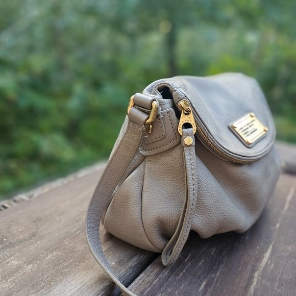 Marc by Marc Jacobs Solid Leather Crossbody Zip Flap Bag, Pre-owned - Picture 4 of 13